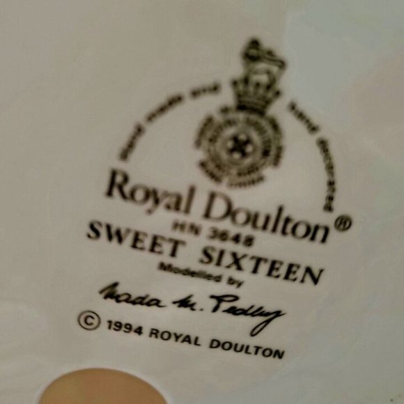 Gorgeous Royal Dulton sweet 16 figurine - Picture 4 of 10